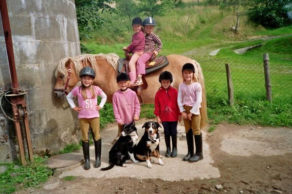 pferd-mit-kindern.jpg