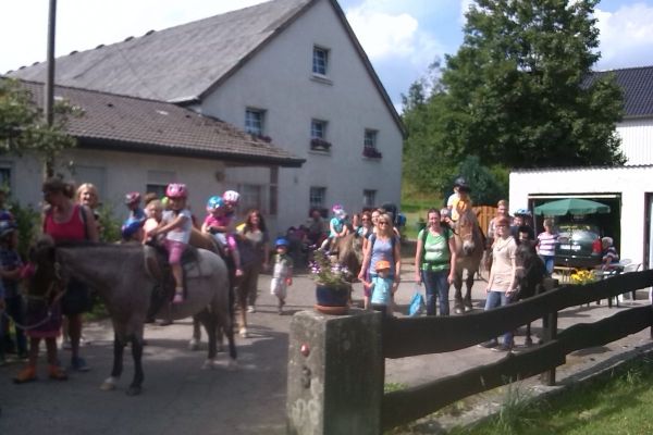 Kindernachmittag bei strahlenden Sonnenschein 1